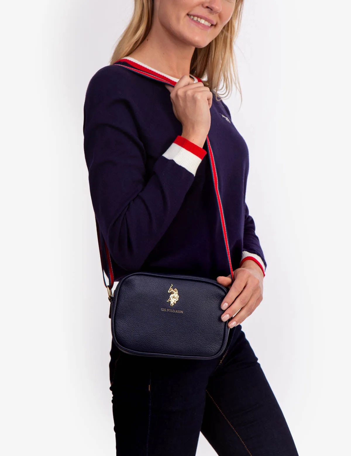 CLASSIC ZIP CROSSBODY BAG