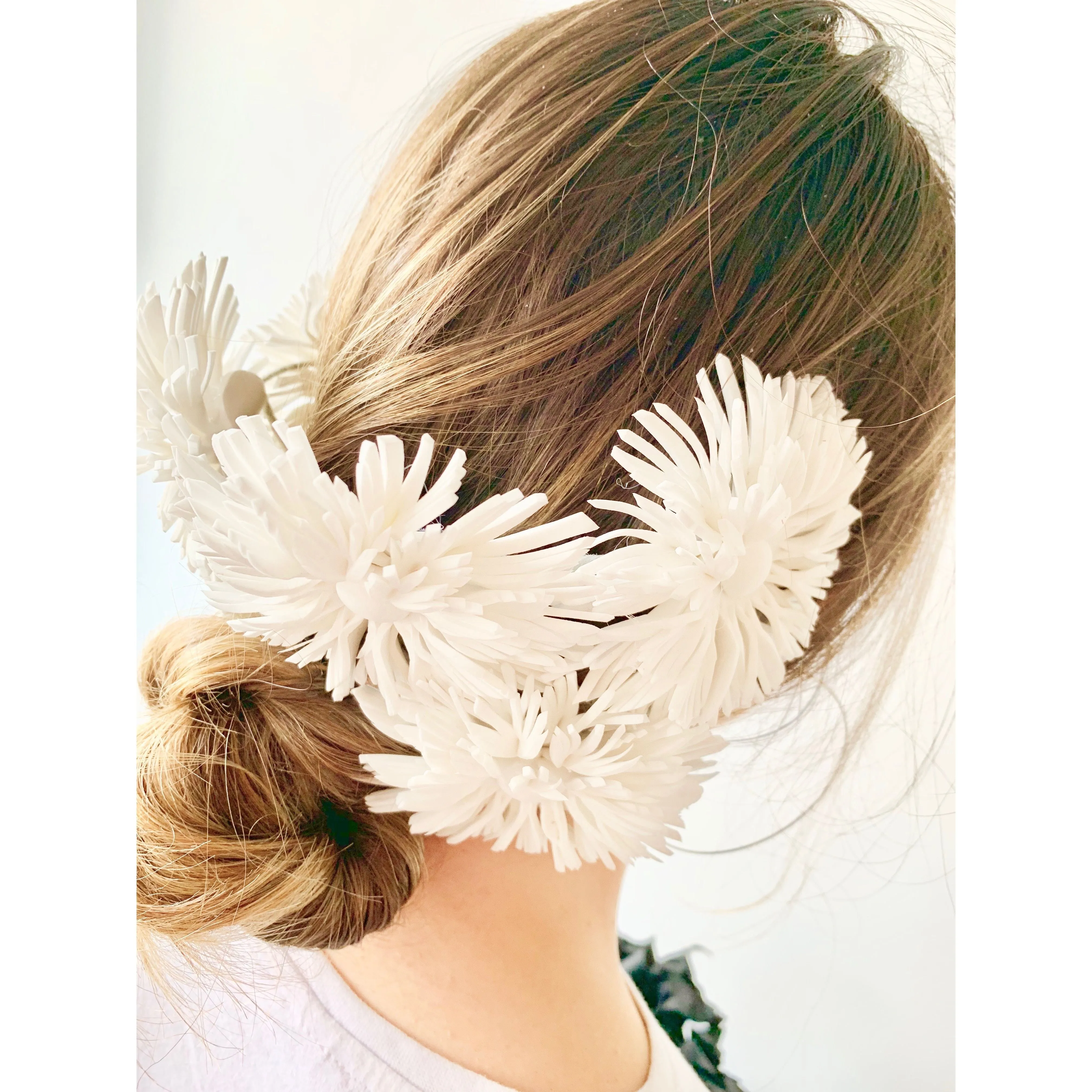 Murley & Co Dahlia Ponytail Cage White